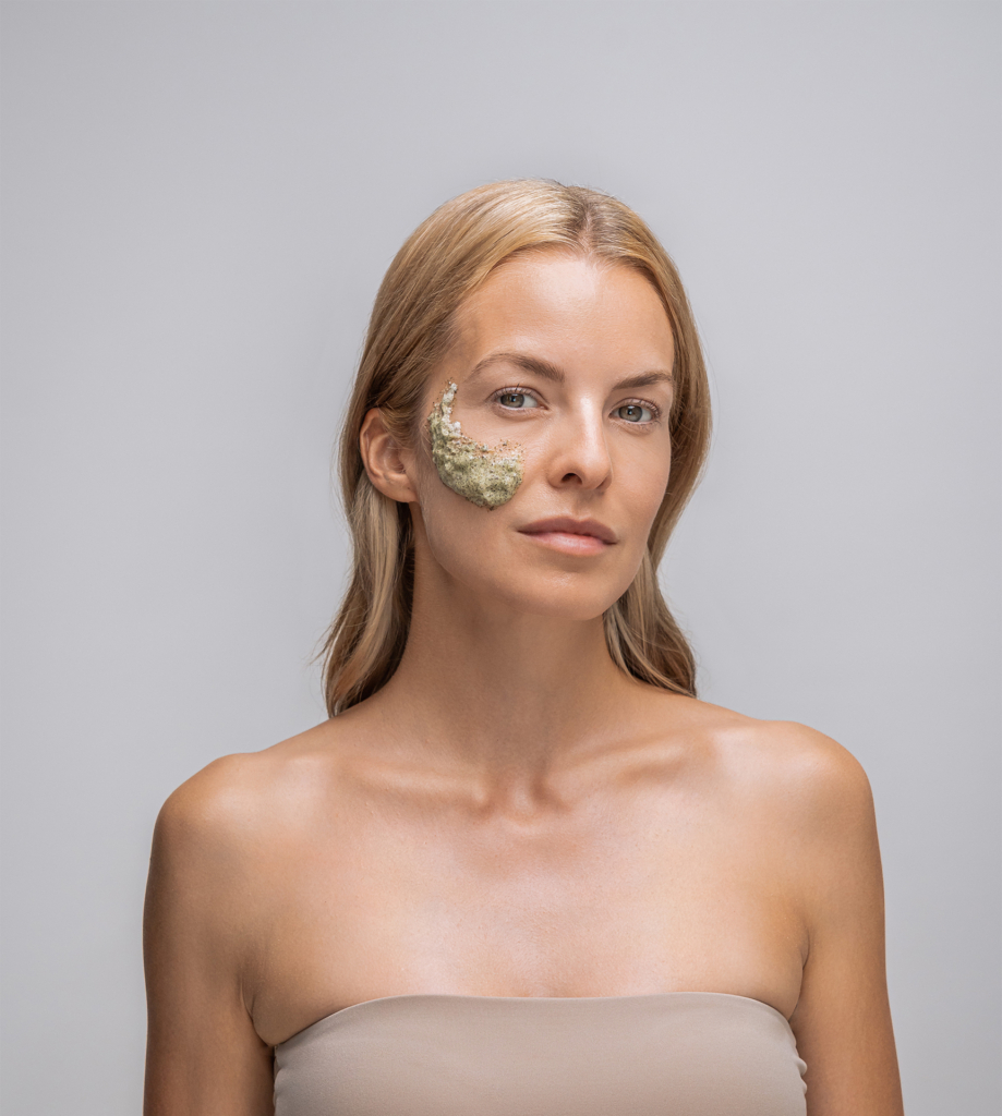 skin perfection dresden green peel frau mit green peel im gesicht