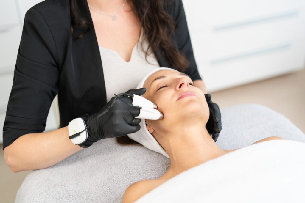 nadelfreie hyaluronbehandlung nahaufnahme im skinperfection kosmetikstudio dresden